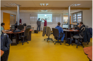 Etude des projets et des savoirs technologiques en salle de cours. Conception des projets sur PC avec DAO